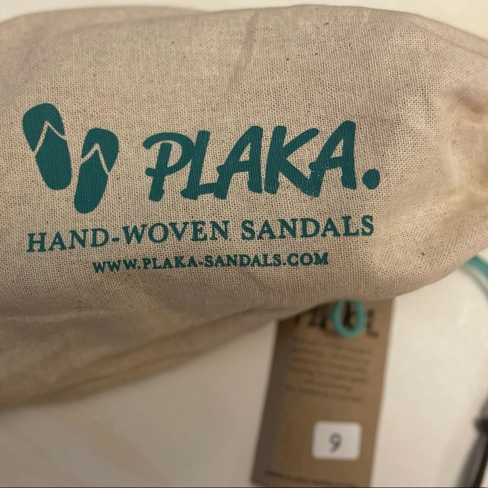 Plaka Flat Hand-Woven Sandals for Women - Picture 6 of 11